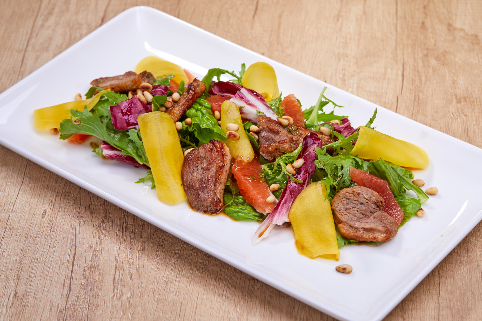 Salad with duck and orange
